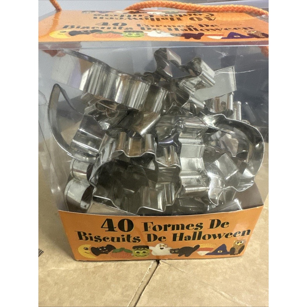 HALLOWEEN COOKIE CUTTERS – 40 SHAPES W/CARRIER CONTAINER – NEW OLD STOCK